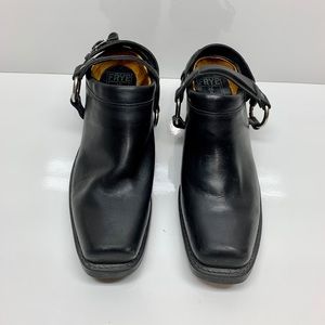Excellent condition Frye size 10 black shoes.